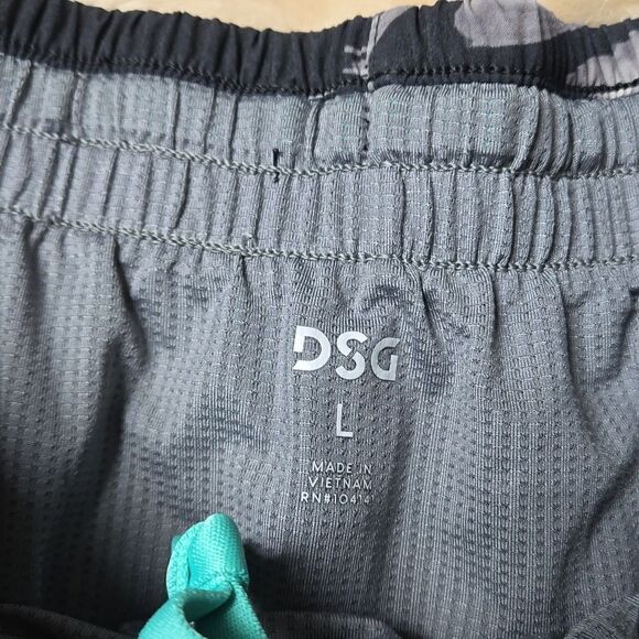 DSG 7" RUN SHORT SHORTS, SIZE LARGE - NEW - Picture 2 of 9